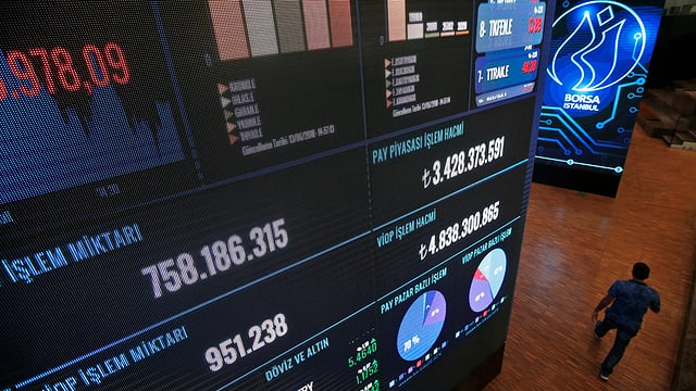 Tafeln mit Indexen in der Börse Istanbul. Tafeln mit Indexen in der Börse Istanbul.