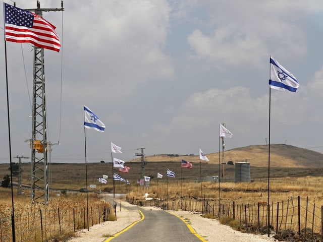 US- und Israel-Flaggen auf den Golanhöhen US- und Israel-Flaggen auf den Golanhöhen