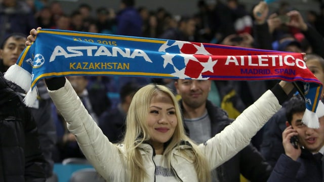 Astanas Punktgewinn wird ausgelassen gefeiert. Astanas Punktgewinn wird ausgelassen gefeiert.
