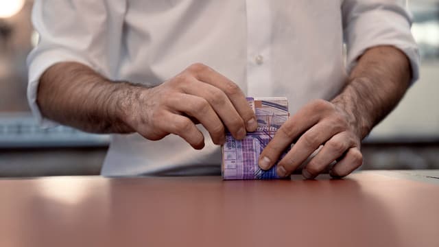 Der Kanton Bern will sein Defizit in vier Tranchen begleichen. Der Kanton Bern will sein Defizit in vier Tranchen begleichen.