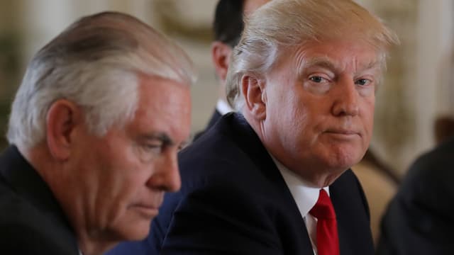 Tillerson und Trump, man sieht nur ihre Köpfe. Tillerson und Trump, man sieht nur ihre Köpfe.
