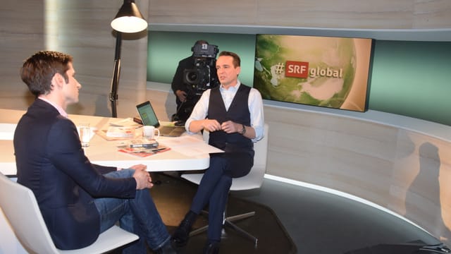 Journalist im Studio bei Florian Inhauser Journalist im Studio bei Florian Inhauser