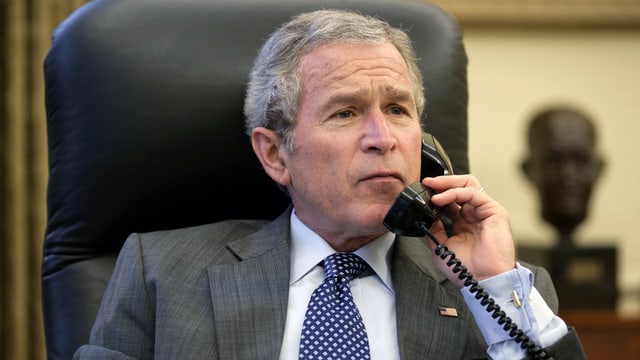 Bush am Telefon. Bush am Telefon.