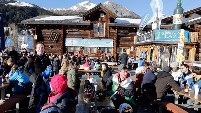 Bergrestaurant mit Menschen Bergrestaurant mit Menschen