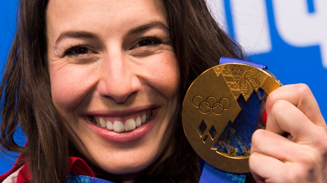Dominique Gisin mit ihrer Olympia-Goldmedaille. Dominique Gisin mit ihrer Olympia-Goldmedaille.