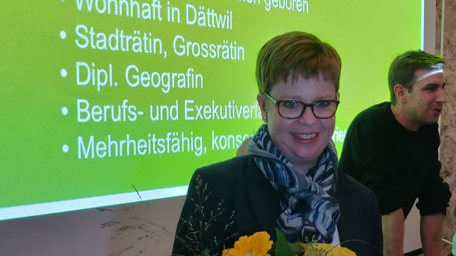 Eine Frau mit einem Blumenstrauss Eine Frau mit einem Blumenstrauss