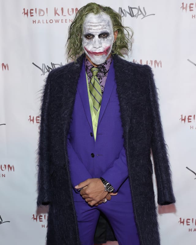 Lewis Hamilton als Joker verkleidet