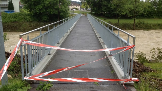 In Bischofszell wurde eine Brücke über die Thur gesperrt. In Bischofszell wurde eine Brücke über die Thur gesperrt.