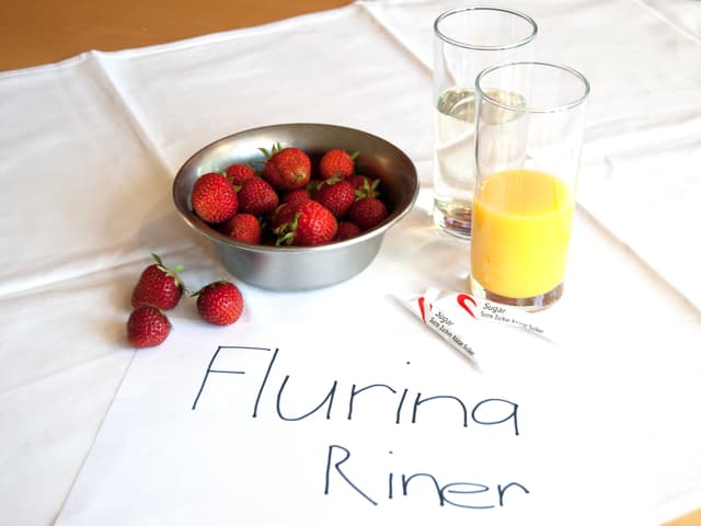 Eistee-Rezept von SRF 3 Hörerin Flurina Riner. Erdbeeren, Sirup und Orangensaft.