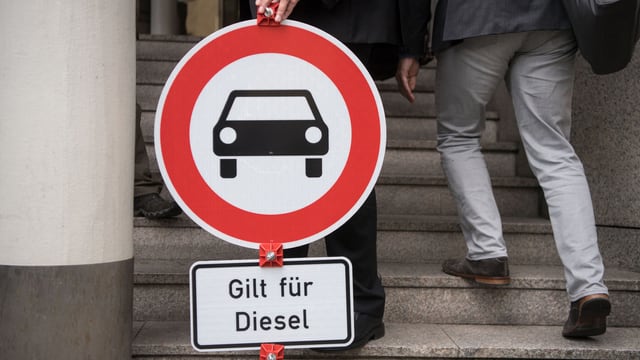 Ein Verbotsschild für Diesel-Autos Ein Verbotsschild für Diesel-Autos