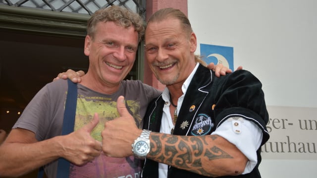 Dani Müller posiert mit Ralph von Heimweh.
