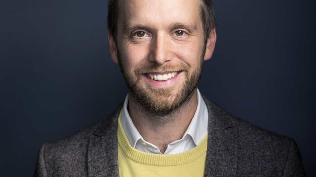 Ein Porträt von Heinz Helle. Ein Porträt von Heinz Helle.