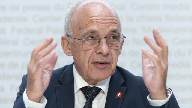 Bundesrat Ueli Maurer an der heutigen Presssekonferenz. Bundesrat Ueli Maurer an der heutigen Presssekonferenz.