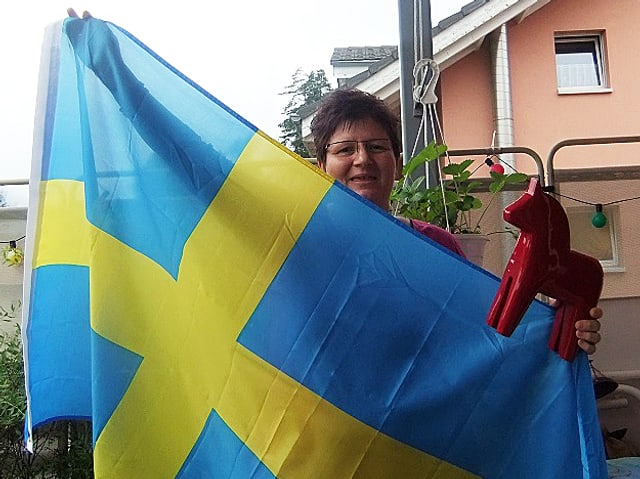 Cornelia Bürgi mit Schweden-Fahne. Cornelia Bürgi mit Schweden-Fahne.