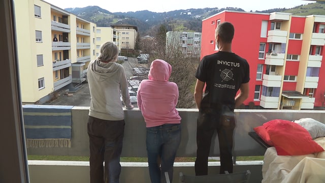 Haben Angst, dass alles wieder von vorne beginnt. die Grossmutter, *Anna, der Vater. Haben Angst, dass alles wieder von vorne beginnt. die Grossmutter, *Anna, der Vater.