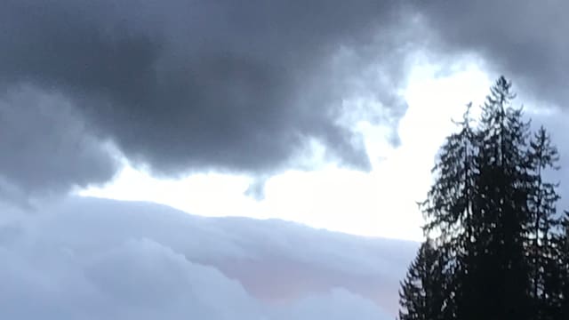 Wolkenfetzen am Himmel Wolkenfetzen am Himmel