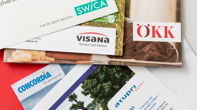 Verschiedene Unterlagen verschiedener Krankenkassen. Verschiedene Unterlagen verschiedener Krankenkassen.