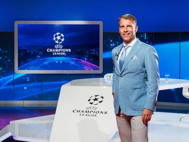 Peter Knäbel steht im SRF-Studio am Champions-League-pult. Peter Knäbel steht im SRF-Studio am Champions-League-pult.