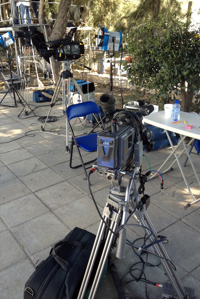Fernsehkameras vor dem Parlament in Nikosia Fernsehkameras vor dem Parlament in Nikosia