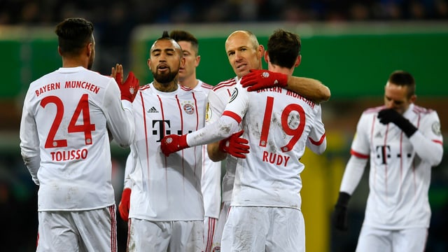 Bayern ziehen locker in den Halbfinal ein (ARD; Armin Lehmann)