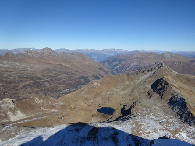Traumhafter Ausblick auf blauen Himmel und etwas Schnee unterhalb des Gipfles. Traumhafter Ausblick auf blauen Himmel und etwas Schnee unterhalb des Gipfles.