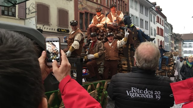 Blick auf einen grossen Feuerwagen am Chienbäse. Blick auf einen grossen Feuerwagen am Chienbäse.