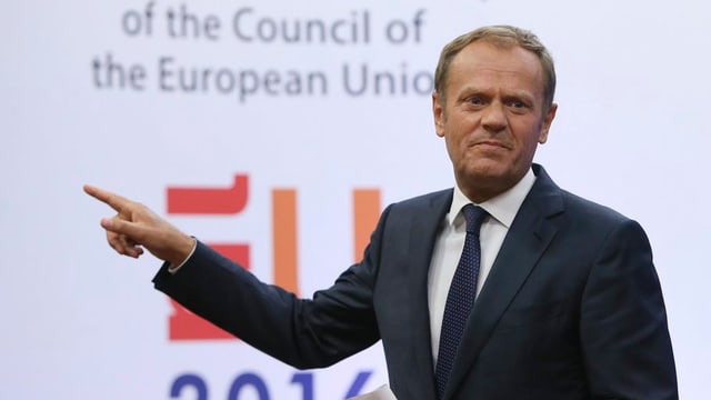 Donald Tusk mussa la direcziun - unitad. Donald Tusk mussa la direcziun - unitad.