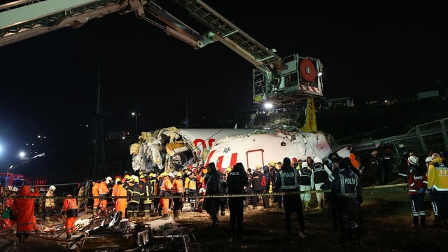 Auseinandergebrochenes Flugzeug Auseinandergebrochenes Flugzeug