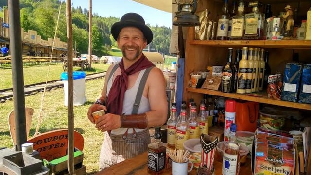 Mann mit Westernhut Mann mit Westernhut