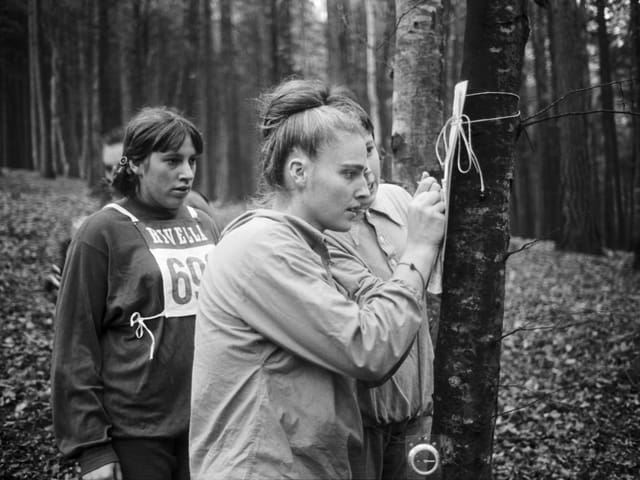 Katharina von Salis auf einer schwarz-weiss Aufnahme. Katharina von Salis auf einer schwarz-weiss Aufnahme.