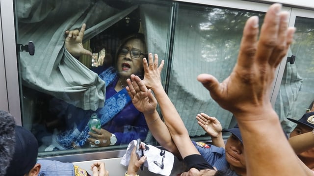Senatorin Leila De Lima: Der Duterte-Kritikerin wird die Verwicklung in Drogenhandel vorgeworfen. Senatorin Leila De Lima: Der Duterte-Kritikerin wird die Verwicklung in Drogenhandel vorgeworfen.