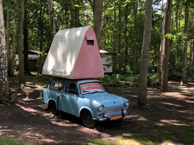 Trabi mit Zelt. Trabi mit Zelt.