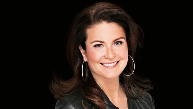 Judith Wernli, Moderatorin von Radio SRF 3, spielt am Gründonnerstag von früh bis spät ausschliesslich 80er-Jahre-Sound. Judith Wernli, Moderatorin von Radio SRF 3, spielt am Gründonnerstag von früh bis spät ausschliesslich 80er-Jahre-Sound.