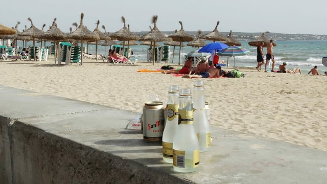 Alkoholika am Strand. Alkoholika am Strand.