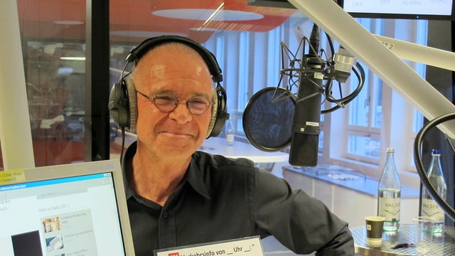 Hannes Schmid im Studi von Radio SRF 1. Hannes Schmid im Studi von Radio SRF 1.