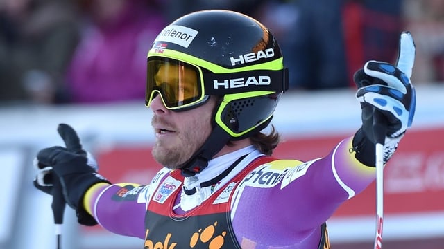 Kjetil Jansrud suenter la cursa rapida en l'arrivada. Kjetil Jansrud suenter la cursa rapida en l'arrivada.