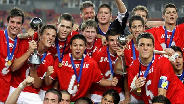 U17-Nati beim Jubel nach dem Triumph U17-Nati beim Jubel nach dem Triumph
