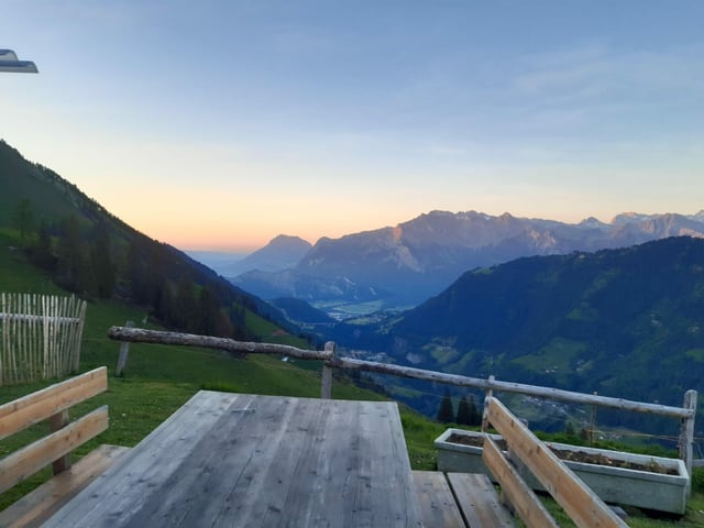 Sonnenuntergang in den Bergen.
