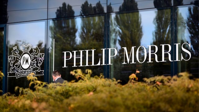 Philip Morris Schriftzug auf Konzernfiliale in Lausanne. Philip Morris Schriftzug auf Konzernfiliale in Lausanne.