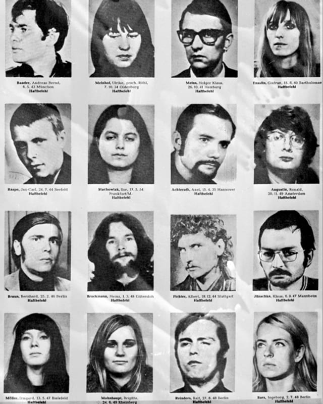 16 schwarz-weisse Verbrecherfotos von jungen Menschen. 16 schwarz-weisse Verbrecherfotos von jungen Menschen.