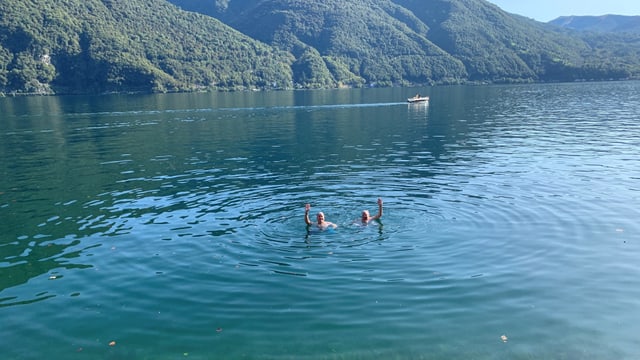 Badende im Luganersee am vergangenen Montag. Badende im Luganersee am vergangenen Montag.