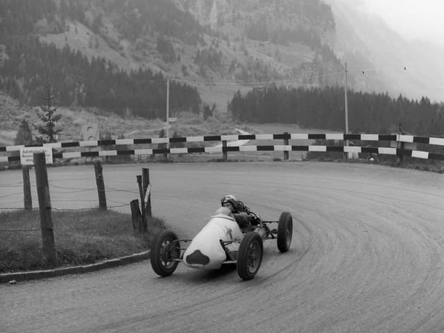 Müller beim Autorennen Mitholz-Kandersteg im Jahr 1961. Müller beim Autorennen Mitholz-Kandersteg im Jahr 1961.