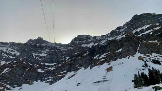 Blick durch den Staub von der Schwägalp zum Säntis. Blick durch den Staub von der Schwägalp zum Säntis.