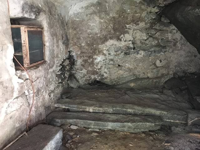 Grotto von innen. Grotto von innen.