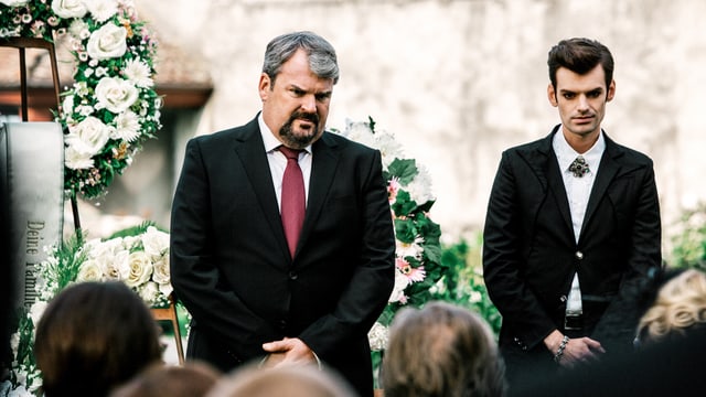 Video «Generalversammlung – Staffel 6, Folge 4» abspielen Video «Generalversammlung – Staffel 6, Folge 4» abspielen
