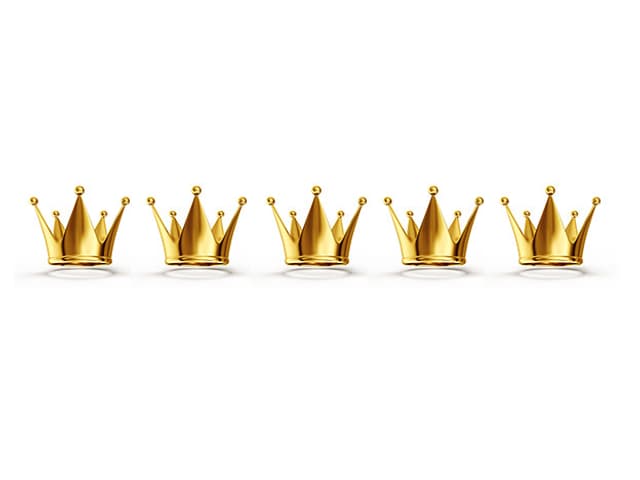Bild mit fünf goldenen Kronen. Annette König gibt maximale Bewertung. 