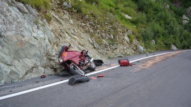 La moto suenter la collisiun. La moto suenter la collisiun.