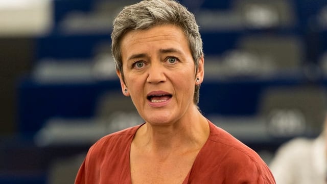 Margarete Vestager in rotem Kleid. Margarete Vestager in rotem Kleid.