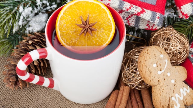 Hier besticht vor allem die Kombination von heissem Gin und frischen Orangenschalen. Hier besticht vor allem die Kombination von heissem Gin und frischen Orangenschalen.