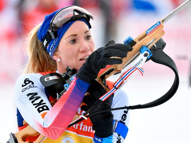 Elisa Gasparin mit dem Gewehr in der Hand. Elisa Gasparin mit dem Gewehr in der Hand.